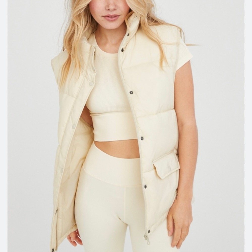 OFFLINE by Aerie Cream Puffer Vest Pale Yellow Quilted Snap Zip Size XS